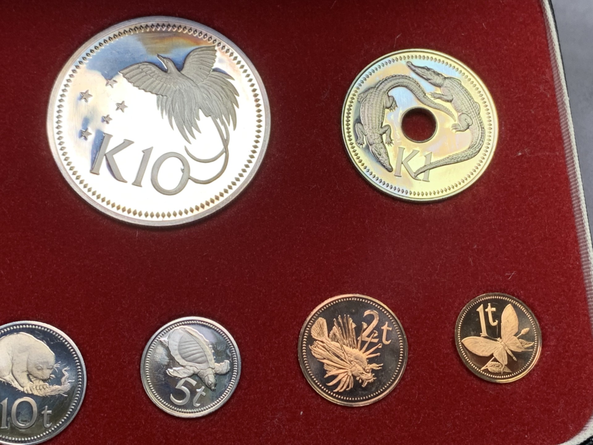 《竞宝斋》第151场-周日，周一，周四 3场 (全场包邮) 原盒 巴布亚新几内亚 1975年 八枚套 其中5和10元是大银币