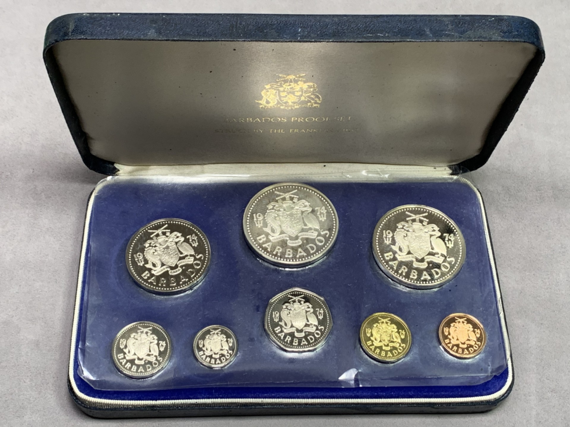 《竞宝斋》第151场-周日，周一，周四 3场 (全场包邮) 原盒 巴巴多斯1974年 八枚套 其中5元31.1克/ 10元海神37.9克都是银币