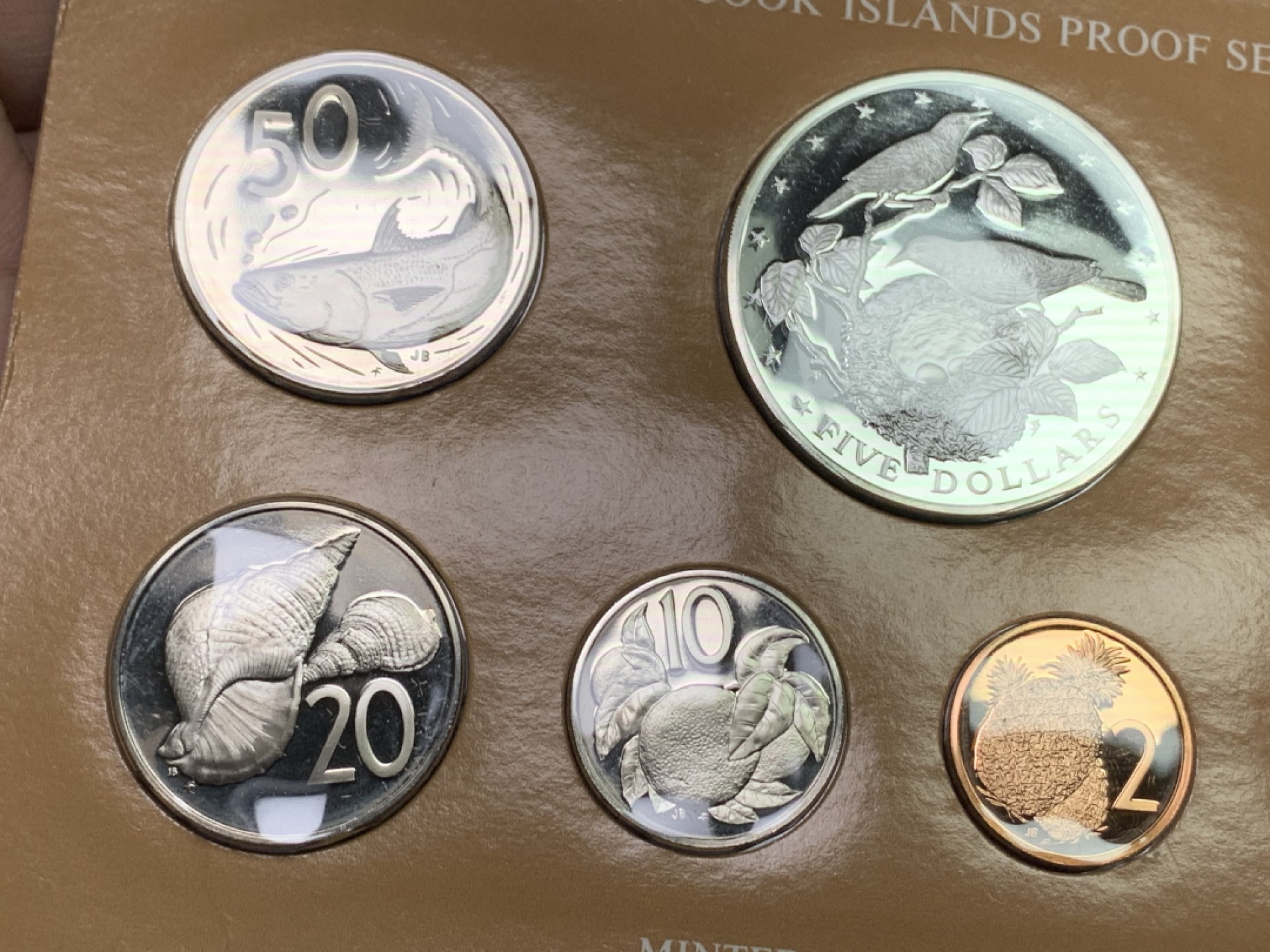 《竞宝斋》第151场-周日，周一，周四 3场 (全场包邮) 原盒 库克群岛1978年 八枚套精制币 其中最大的五元是大银币