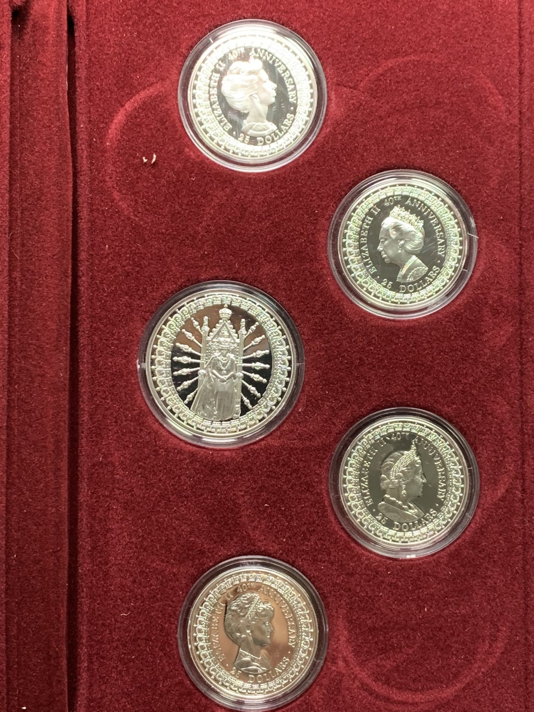 《竞宝斋》第151场-周日，周一，周四 3场 (全场包邮) 原盒证书 澳大利亚 1992年 女王加冕四十周年纪念 精制大银币 全套难得