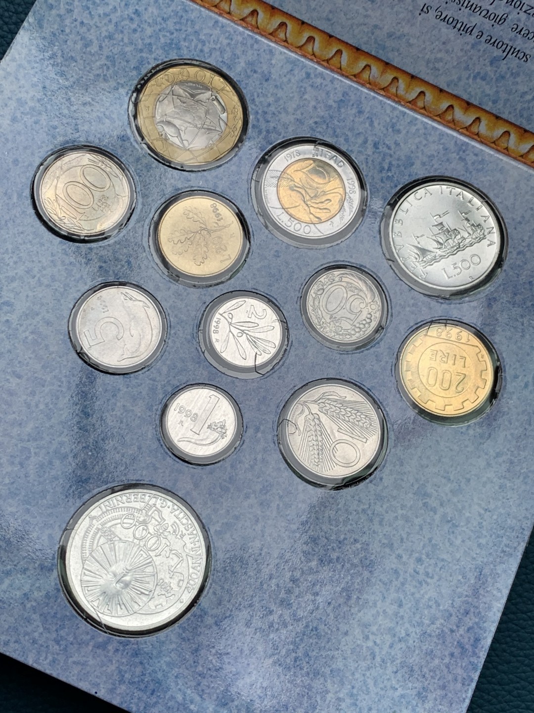 《竞宝斋》第151场-周日，周一，周四 3场 (全场包邮) 意大利1998年套币，含2枚银币，册子很大