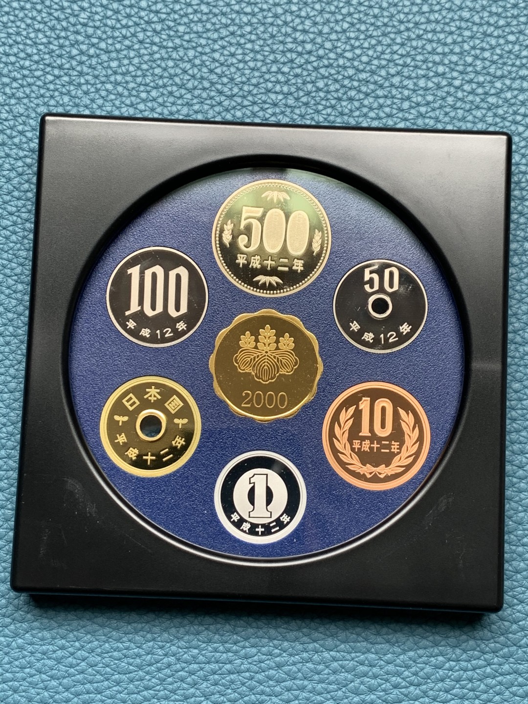 《竞宝斋》第151场-周日，周一，周四 3场 (全场包邮) 日本2000年精制套币含一枚镀金银章