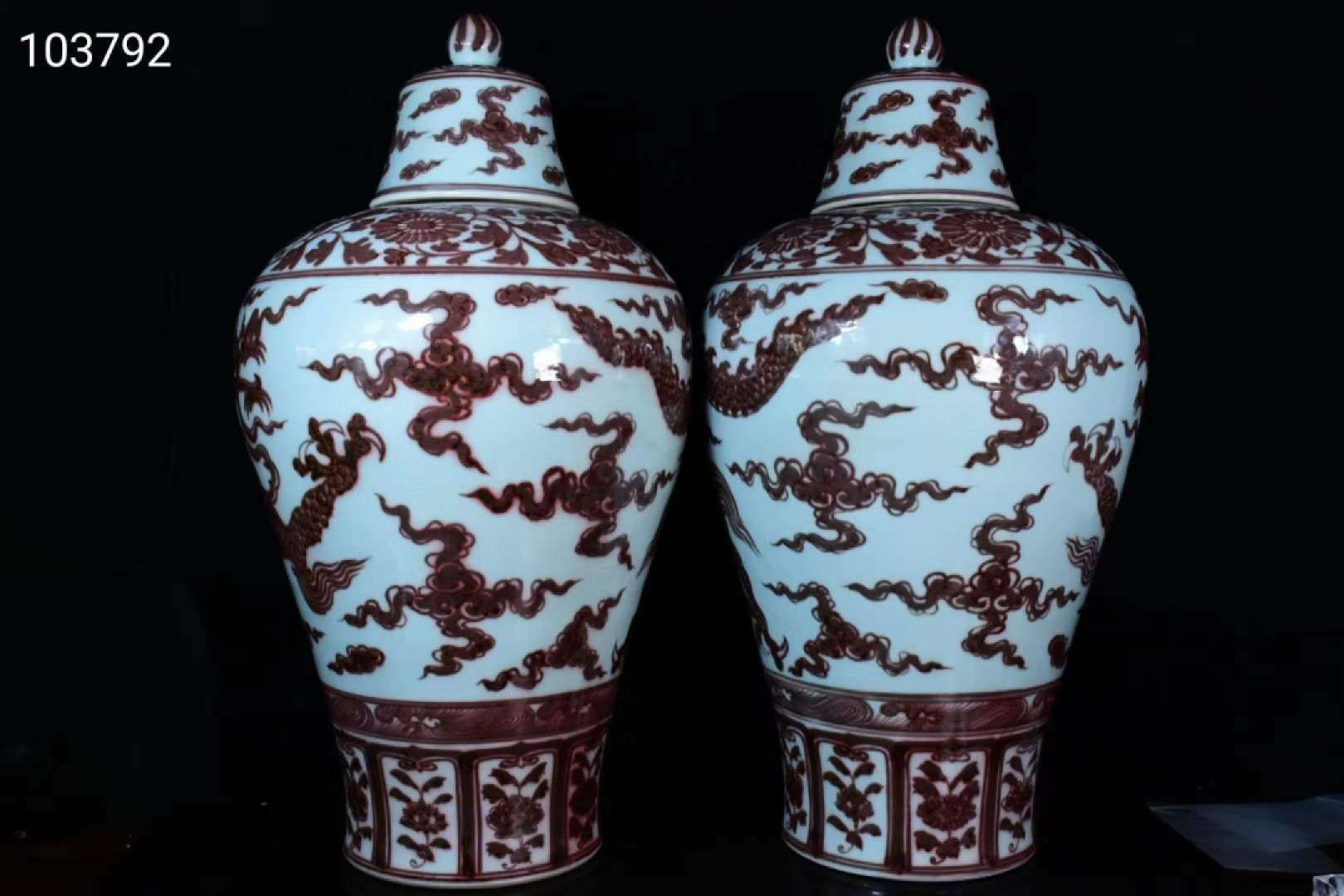 旧藏大明宣德年制釉里红龙纹梅瓶一对，画工精细，发色纯正，纯手绘画工，品相完美