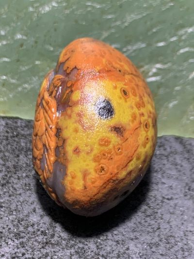 精美亚光原皮天眼纹战国红玛瑙雕刻手工俏色巧雕鲤鱼吊坠一个， 精美亚光原皮天眼纹战国红玛瑙雕刻手工俏色巧雕鲤鱼吊坠一个，