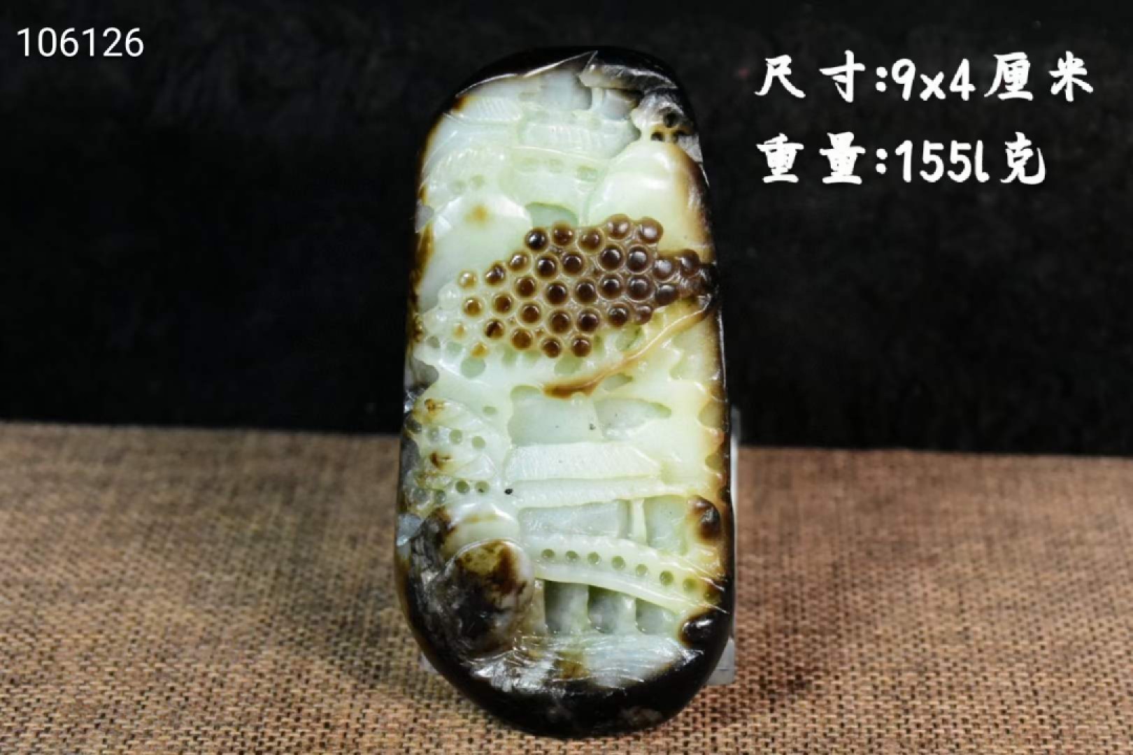 旧藏新疆和田玉籽料黑皮原石雕刻山水人物挂件，玉质细腻油润，雕刻精细，纯手工雕刻，深浮雕工艺，品相完美如图