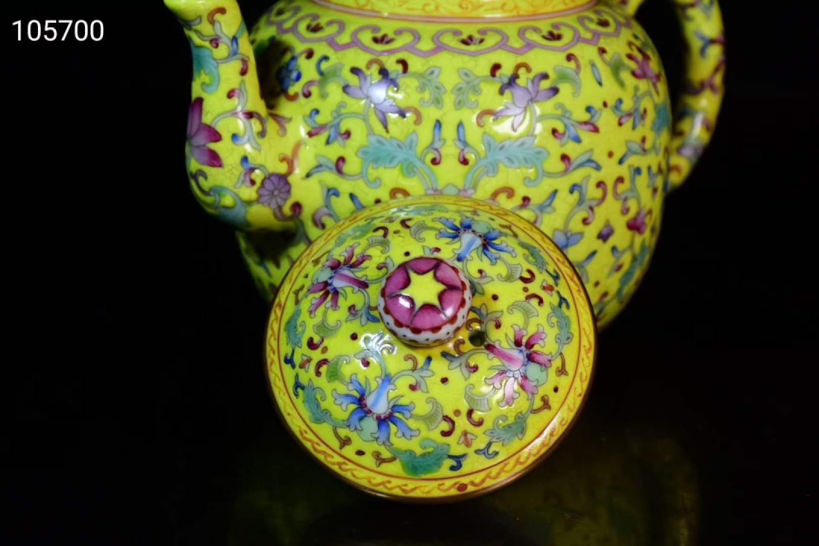 旧藏大清雍正年制松石釉珐琅彩描金茶壶