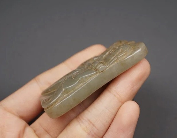 ｜冷门出品｜精选专拍·第贰拾捌场· 明清工 和田玉 芭蕉扇形蝙蝠牌挂件
