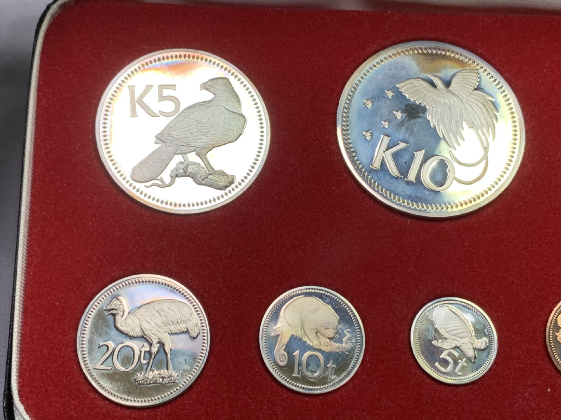 《竞宝斋》第151场-周日，周一，周四 3场 (全场包邮) 原盒 巴布亚新几内亚 1975年 八枚套 其中5和10元是大银币