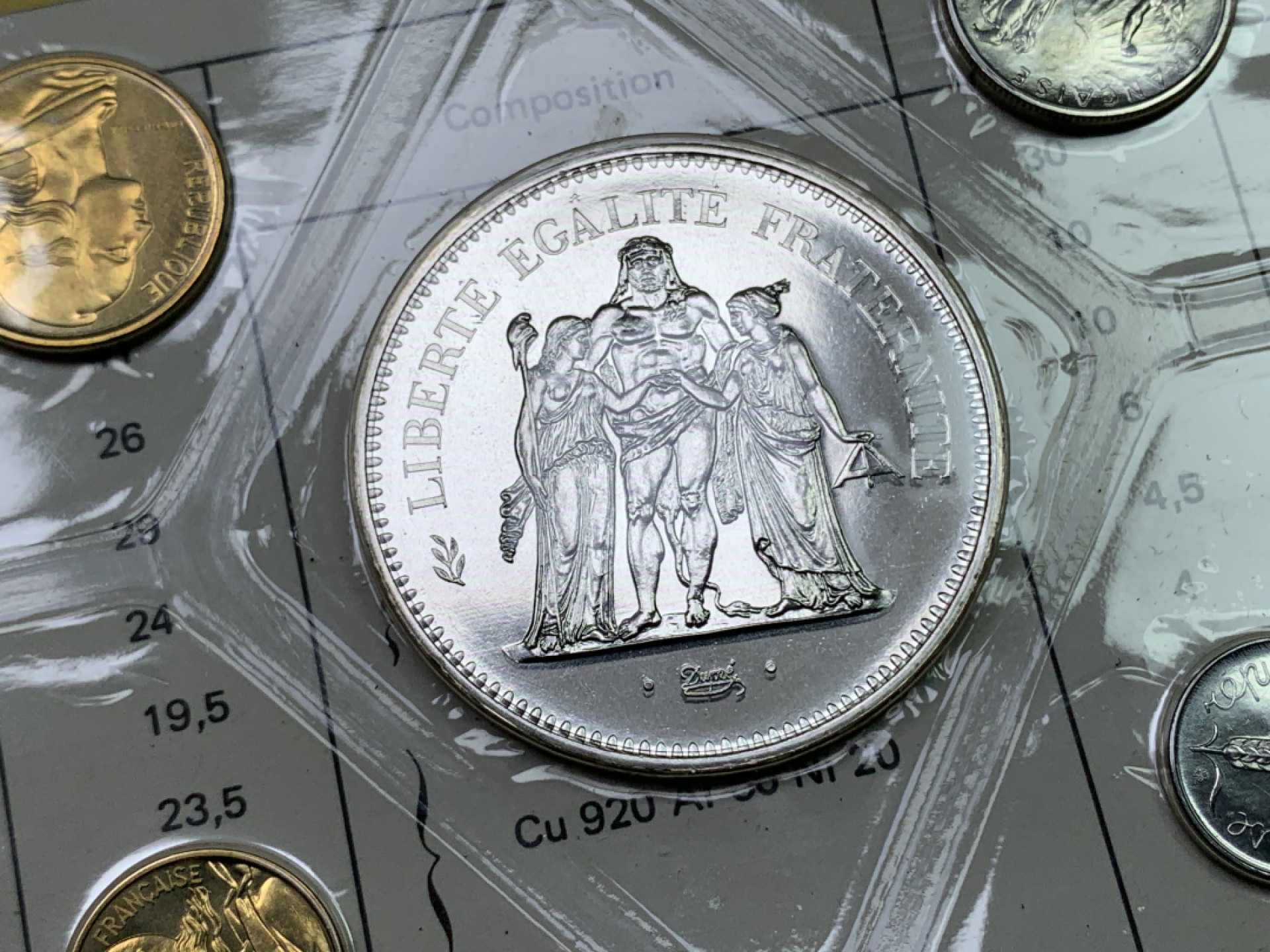 《竞宝斋》第151场-周日，周一，周四 3场 (全场包邮) 原盒 法国1976年 大力神套币九枚 其中50法郎大力神是30克银币