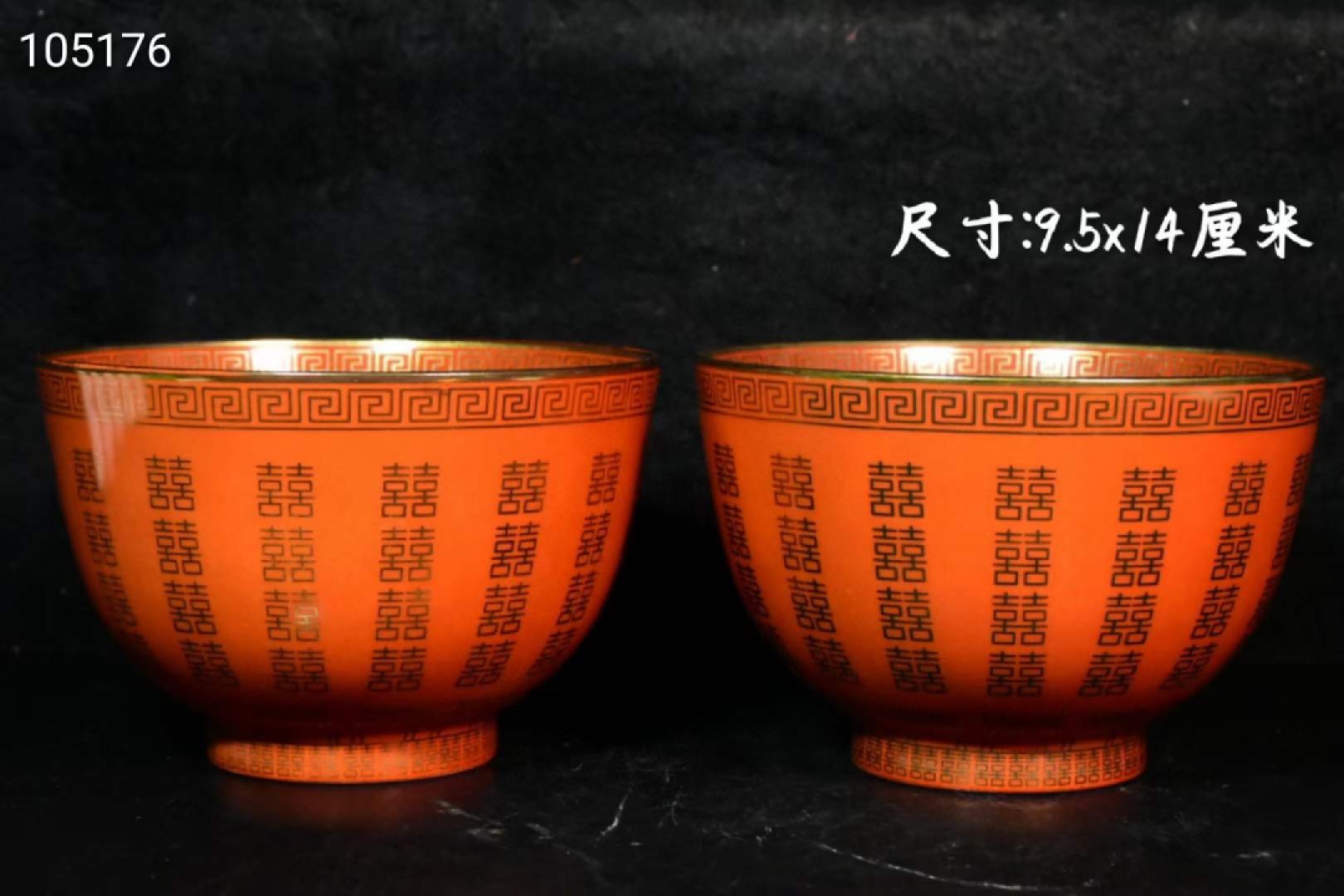 旧藏回流珊瑚釉喜字描金碗一对，燕喜同和”是取自国宝，帝后大婚瓷器的款识、是典型的大清同治时期的官窑瓷器、燕喜意为喜庆之宴会，宴印喜乐，同和意为吉祥和谐意喻都特别好。釉水肥厚，发色纯正、品相完美 旧藏回流珊瑚釉喜字描金碗一对，燕喜同和”是取自国宝，帝后大婚瓷器的款识、是典型的大清同治时期的官窑瓷器、燕喜意为喜庆之宴会，宴印喜乐，同和意为吉祥和谐意喻都特别好。釉水肥厚，发色纯正、品相完美