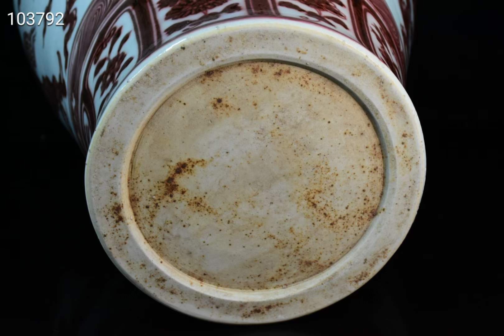 旧藏大明宣德年制釉里红龙纹梅瓶一对，画工精细，发色纯正，纯手绘画工，品相完美