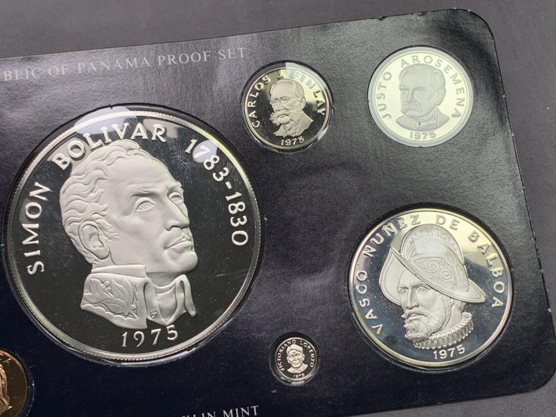 《竞宝斋》第151场-周日，周一，周四 3场 (全场包邮) 原盒 巴拿马1975年 九枚套精制币 1元26.73克/5元35.12克/20元129.59克都是92.5%银 这品种也是暴涨了