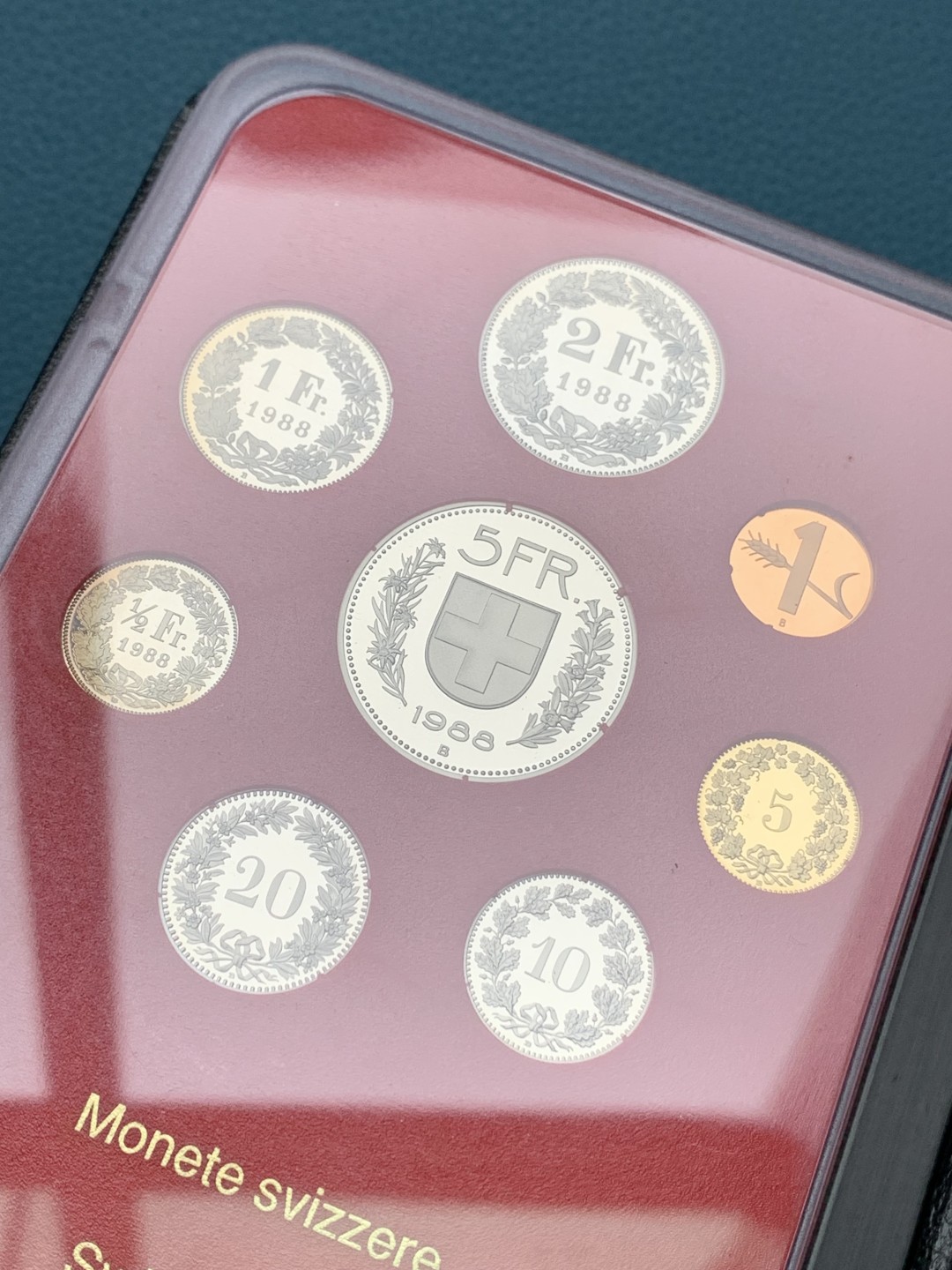 《竞宝斋》第151场-周日，周一，周四 3场 (全场包邮) 白壳红本 瑞士1988年 八枚套精制币 造币厂封装