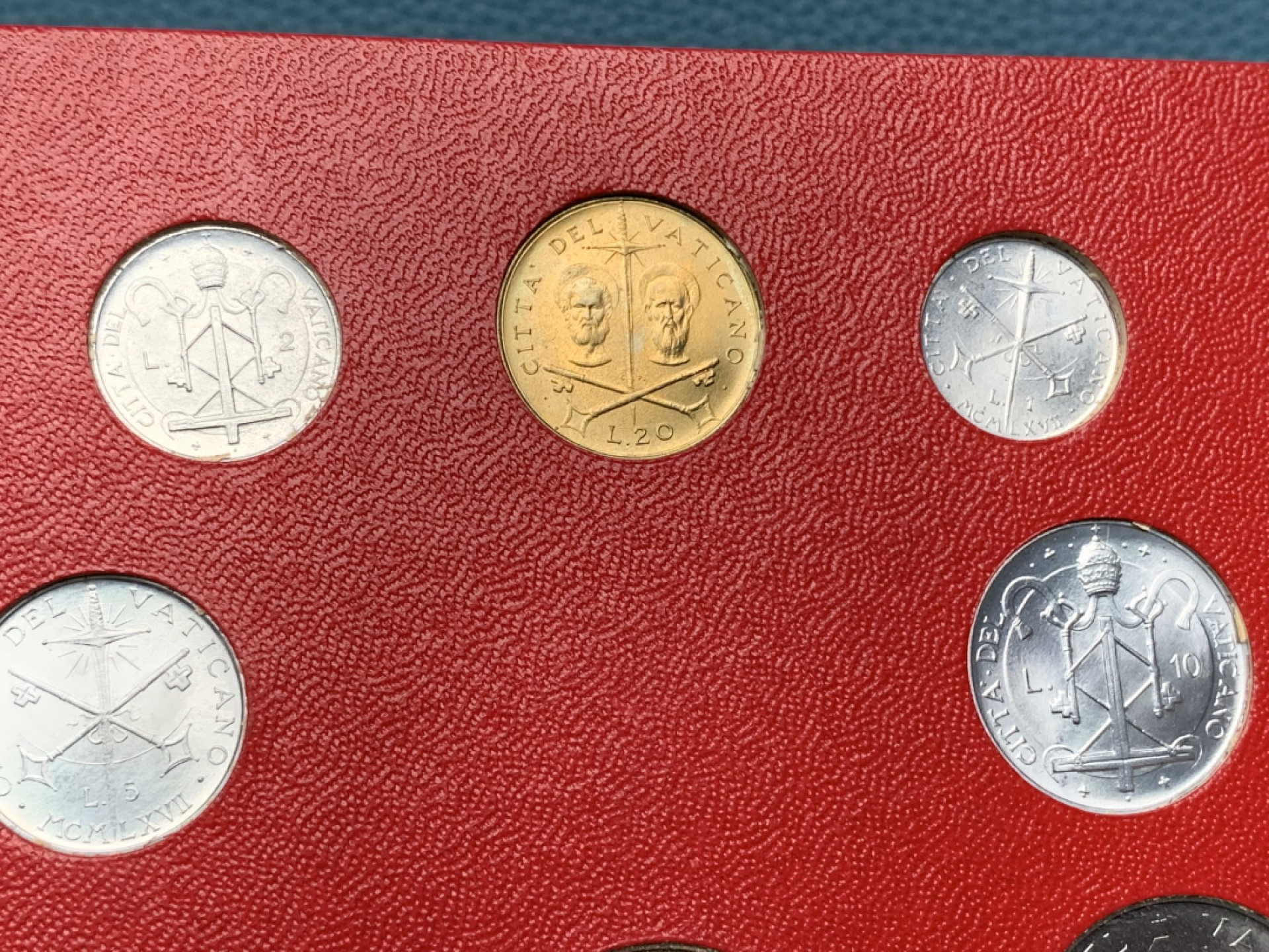 《竞宝斋》第151场-周日，周一，周四 3场 (全场包邮) 卡装 梵蒂冈1967年 八枚套 其中500里拉是银币