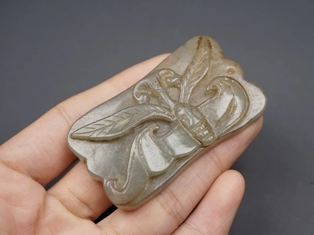 ｜冷门出品｜精选专拍·第贰拾捌场· 明清工 和田玉 芭蕉扇形蝙蝠牌挂件
