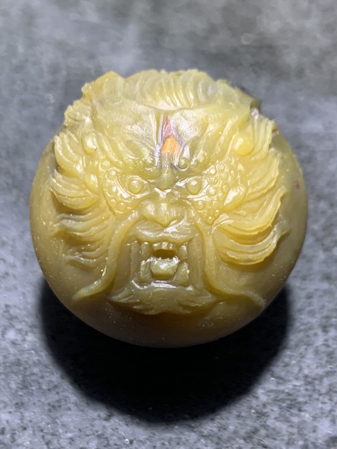精美战国红玛瑙亚光雕刻大龙珠一颗！