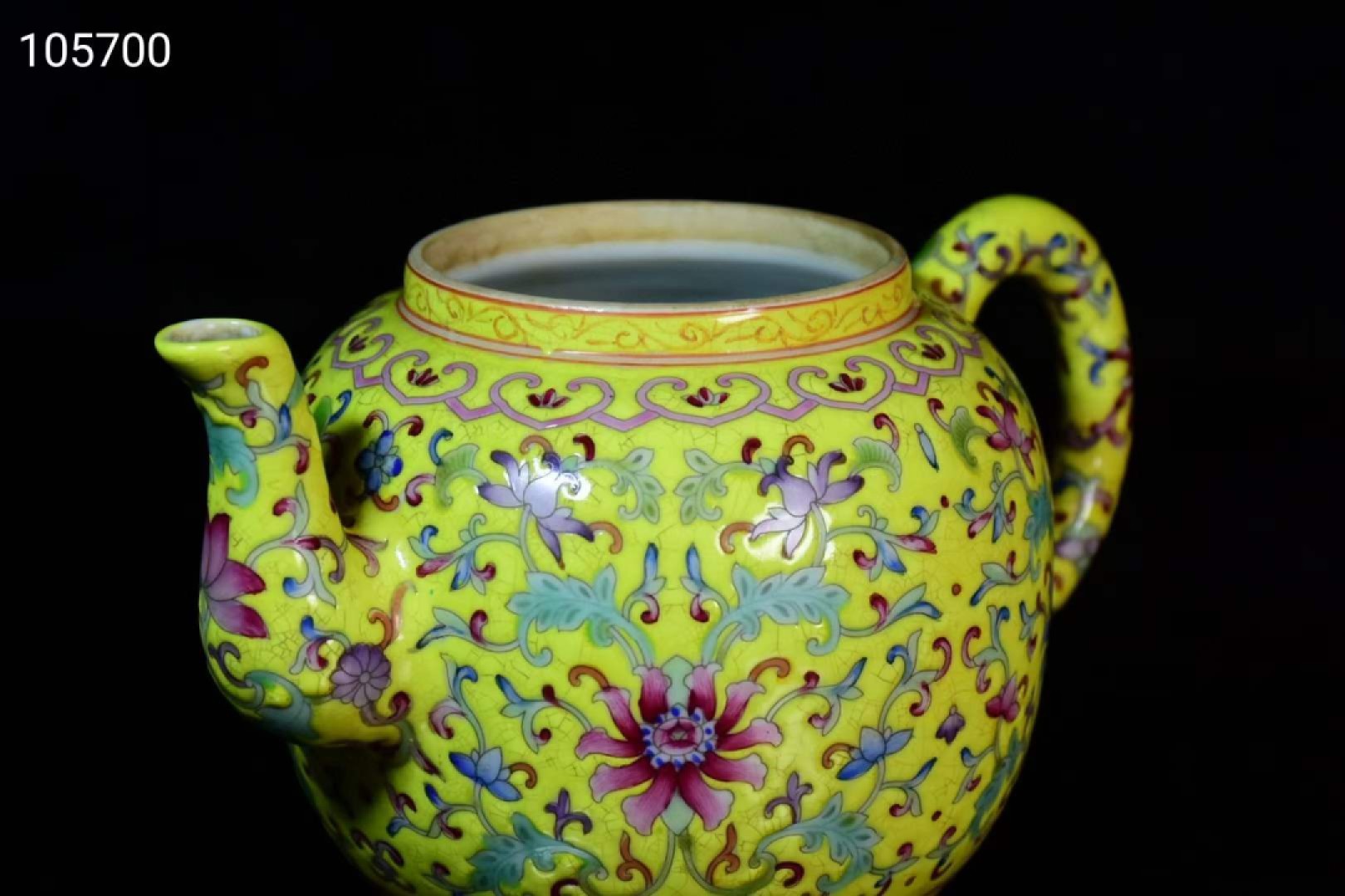 旧藏大清雍正年制松石釉珐琅彩描金茶壶