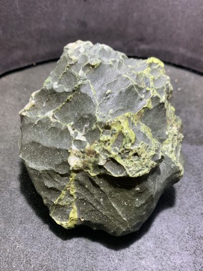 精美戈壁绿风凌石原石摆件.（把件）一块， - 精美戈壁绿风凌石原石摆件.（把件）一块，