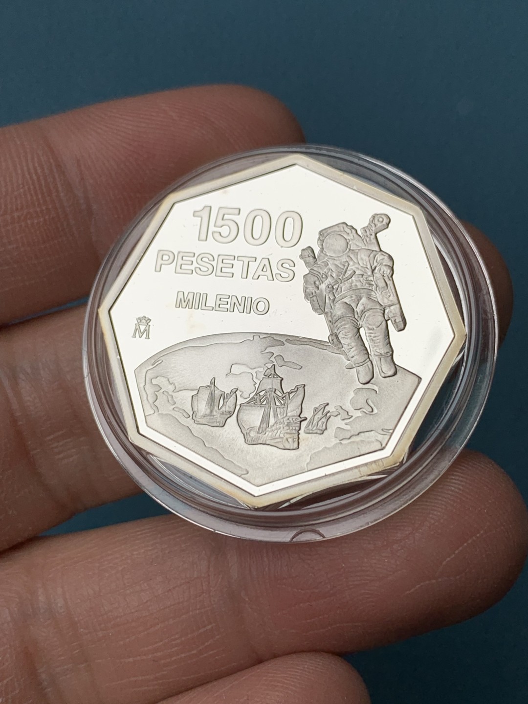 《竞宝斋》第151场-周日，周一，周四 3场 (全场包邮) 原盒 西班牙1999年 迎接千禧年系列 1500比塞塔精制银币
