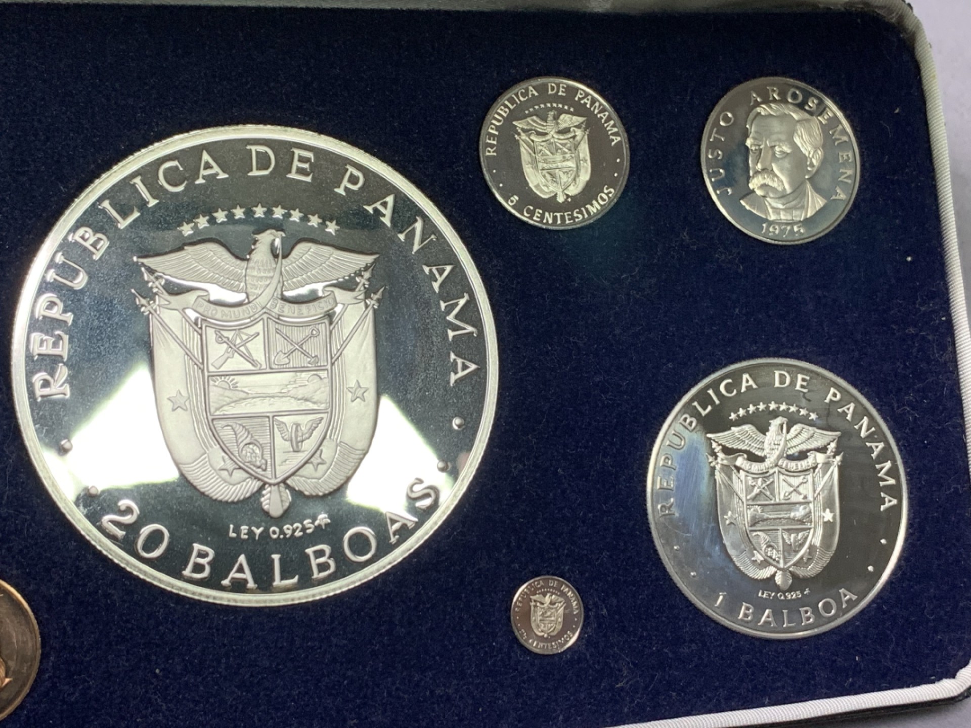 《竞宝斋》第151场-周日，周一，周四 3场 (全场包邮) 原盒 巴拿马1975年 九枚套精制币 1元26.73克/5元35.12克/20元129.59克都是92.5%银 