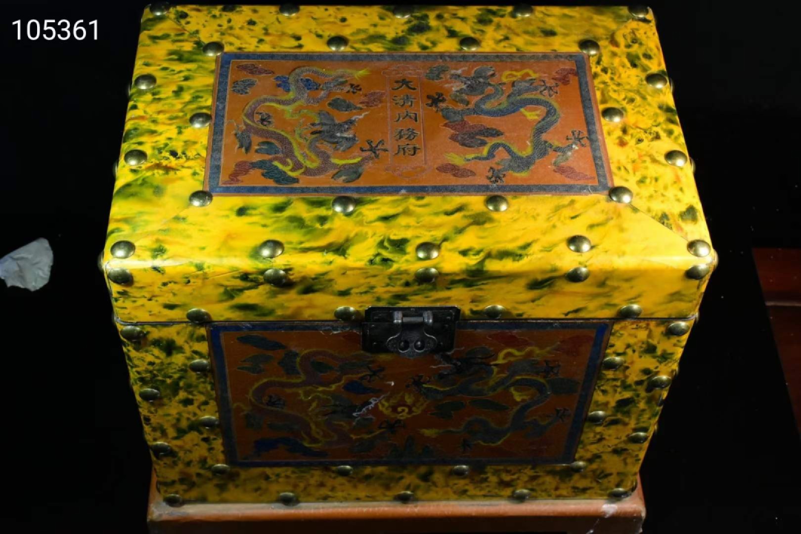 旧藏大清乾隆年制粉彩花鸟瓶，画工精细，发色纯正，纯手绘画工，紫砂茶壶，寿山石印章一箱，保存完美， 旧藏大清乾隆年制粉彩花鸟瓶，画工精细，发色纯正，纯手绘画工，紫砂茶壶，寿山石印章一箱，保存完美，