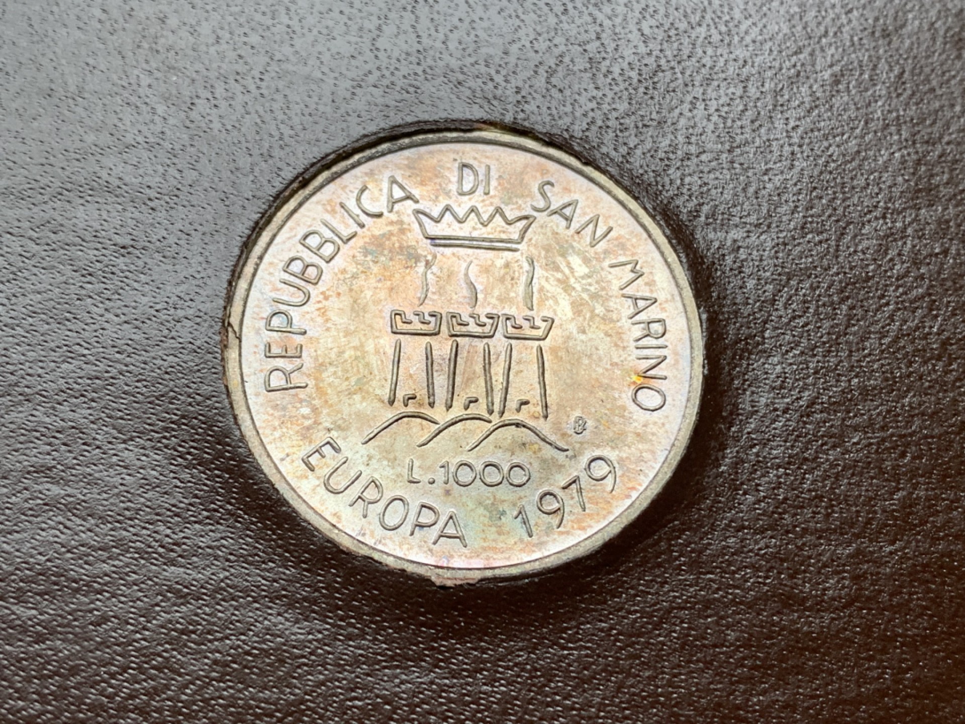 《竞宝斋》第151场-周日，周一，周四 3场 (全场包邮) 卡装 圣马力诺1979年 女神 1000里拉银币 代彩包浆