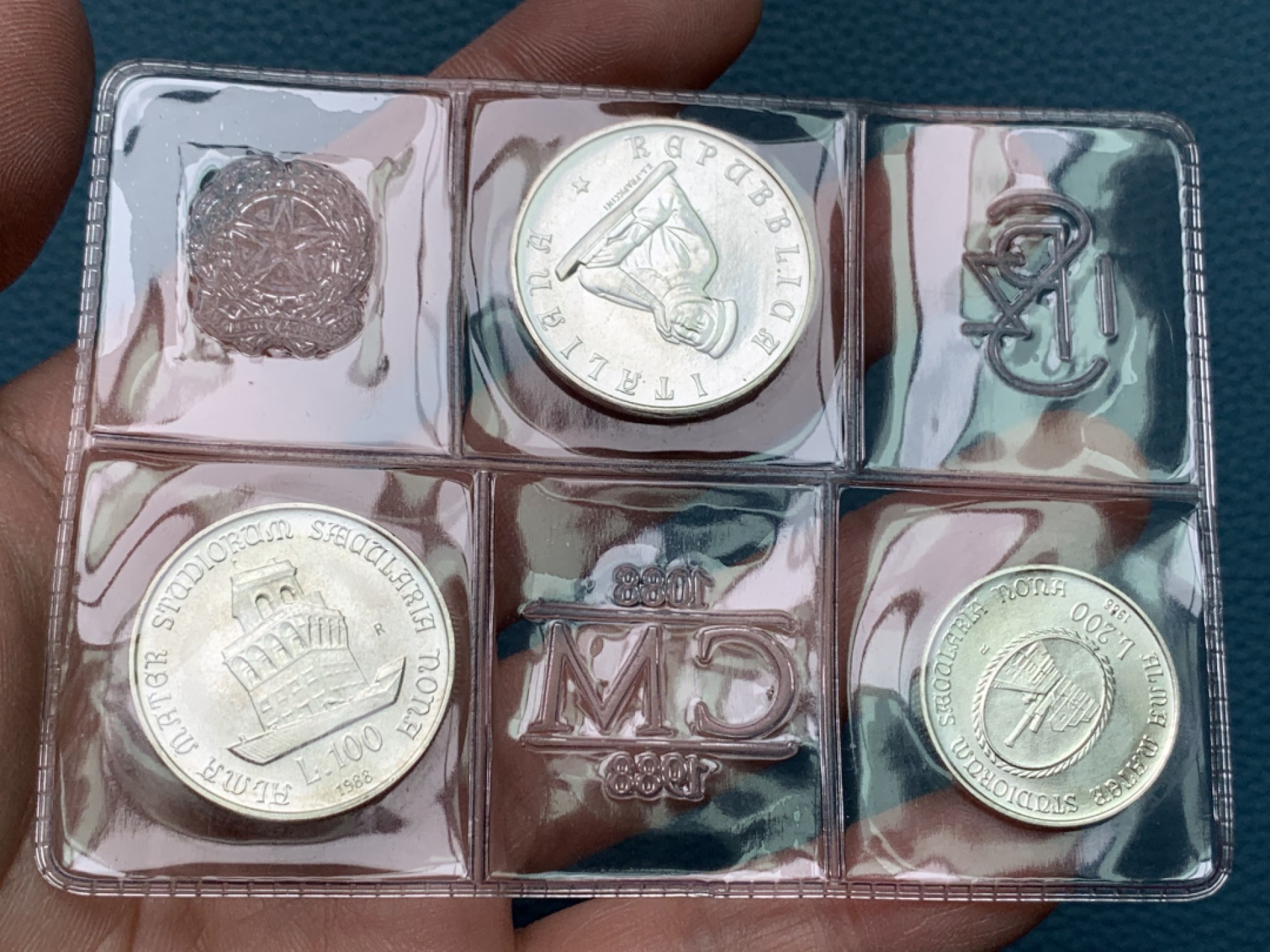 《竞宝斋》第151场-周日，周一，周四 3场 (全场包邮) 意大利1988年大学卡册，3枚均为银币