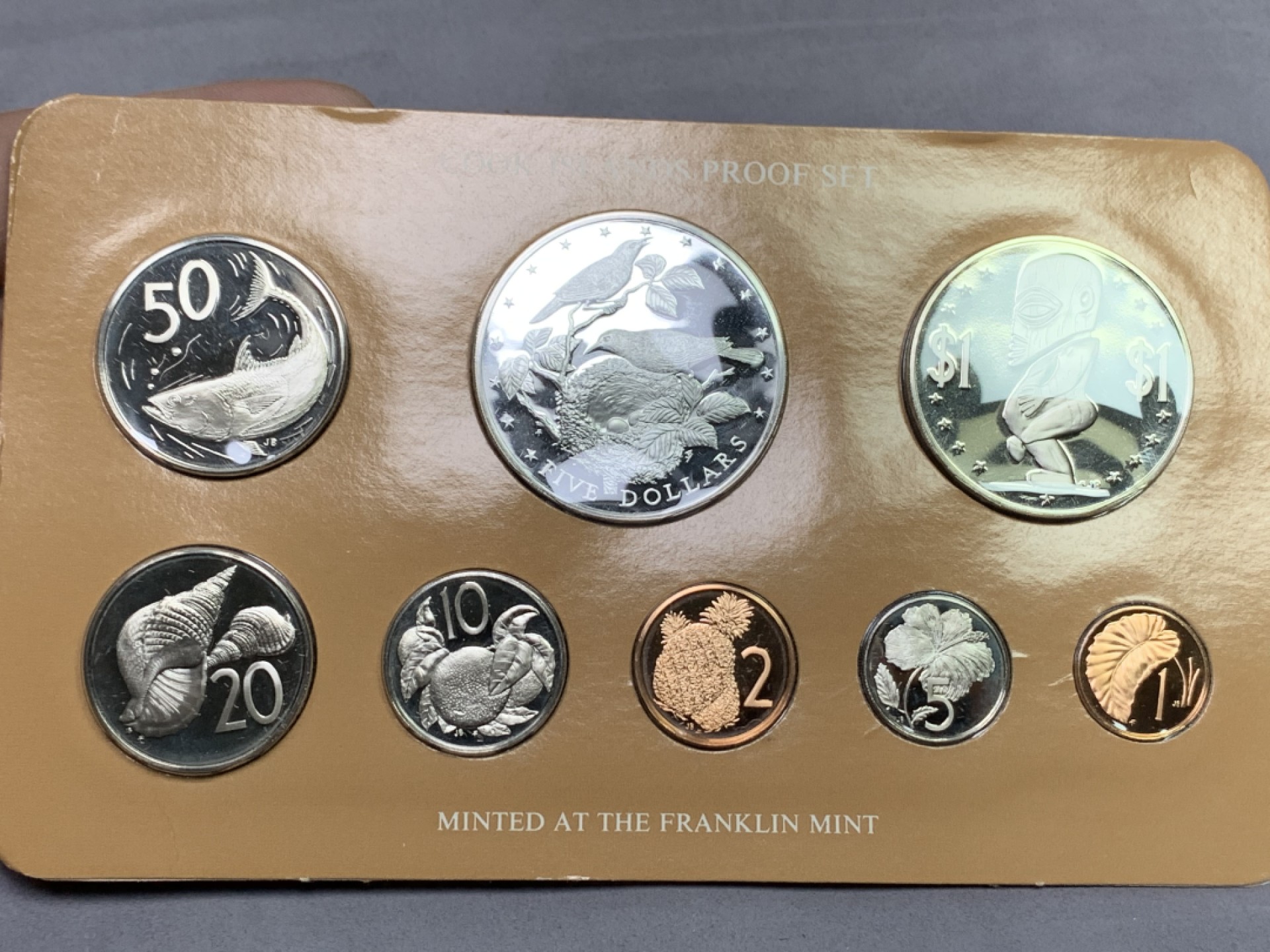 《竞宝斋》第151场-周日，周一，周四 3场 (全场包邮) 原盒 库克群岛1978年 八枚套精制币 其中最大的五元是大银币