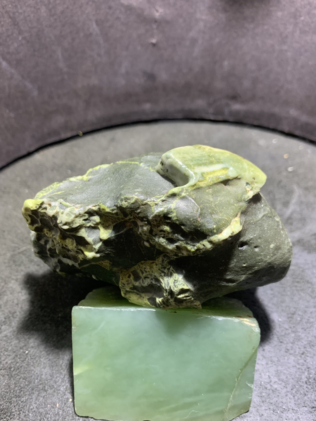 精美戈壁绿风凌石原石摆件.（把件）一块，