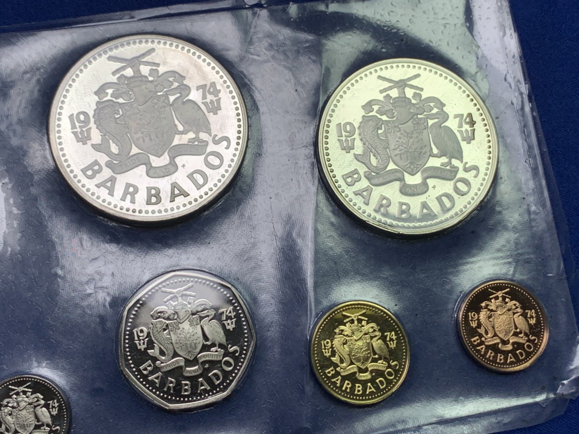 《竞宝斋》第151场-周日，周一，周四 3场 (全场包邮) 原盒 巴巴多斯1974年 八枚套 其中5元31.1克/ 10元海神37.9克都是银币