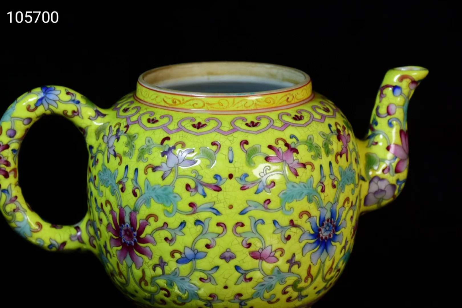 旧藏大清雍正年制松石釉珐琅彩描金茶壶