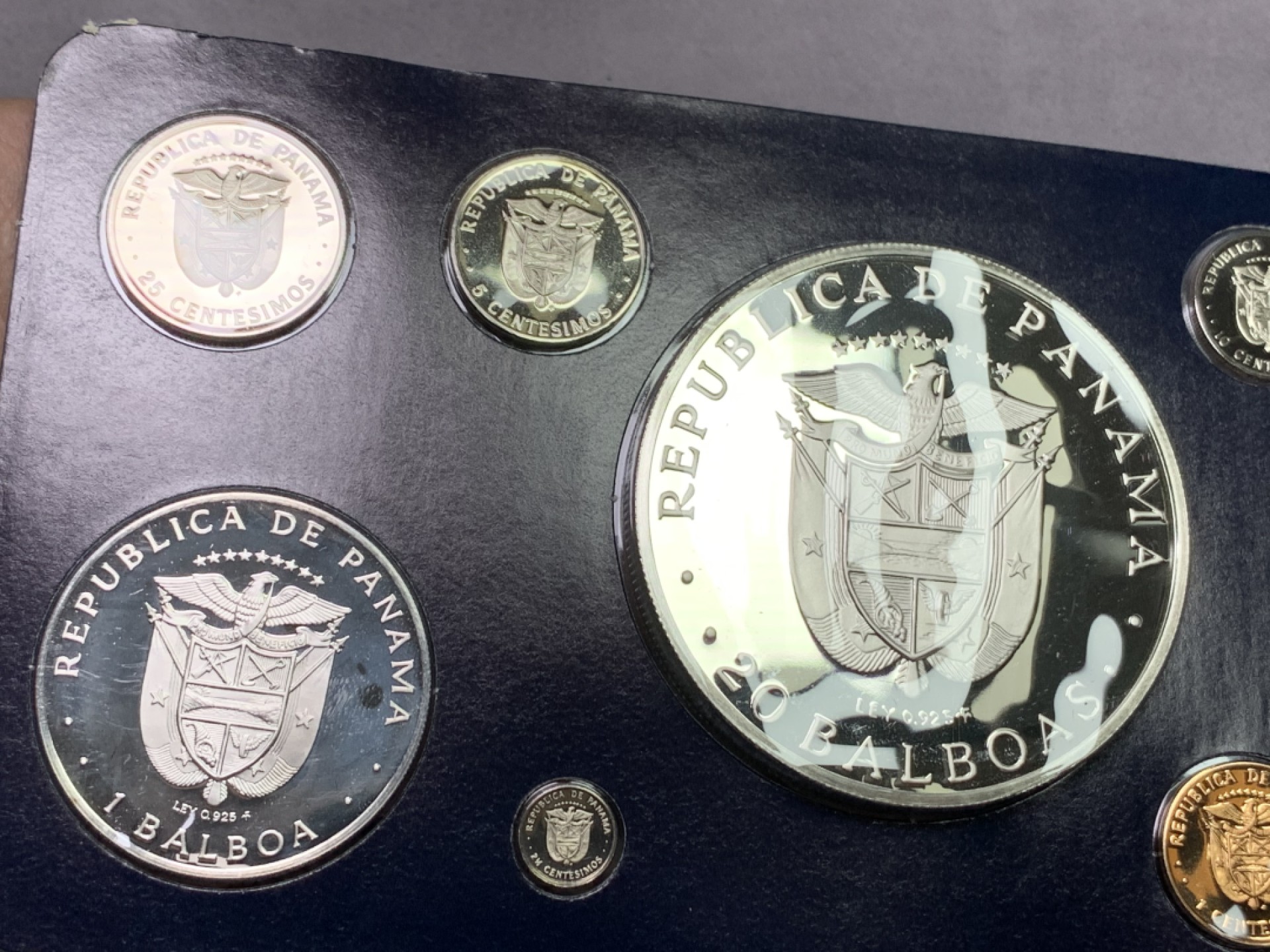 《竞宝斋》第151场-周日，周一，周四 3场 (全场包邮) 原盒 巴拿马1975年 九枚套精制币 1元26.73克/5元35.12克/20元129.59克都是92.5%银 这品种也是暴涨了