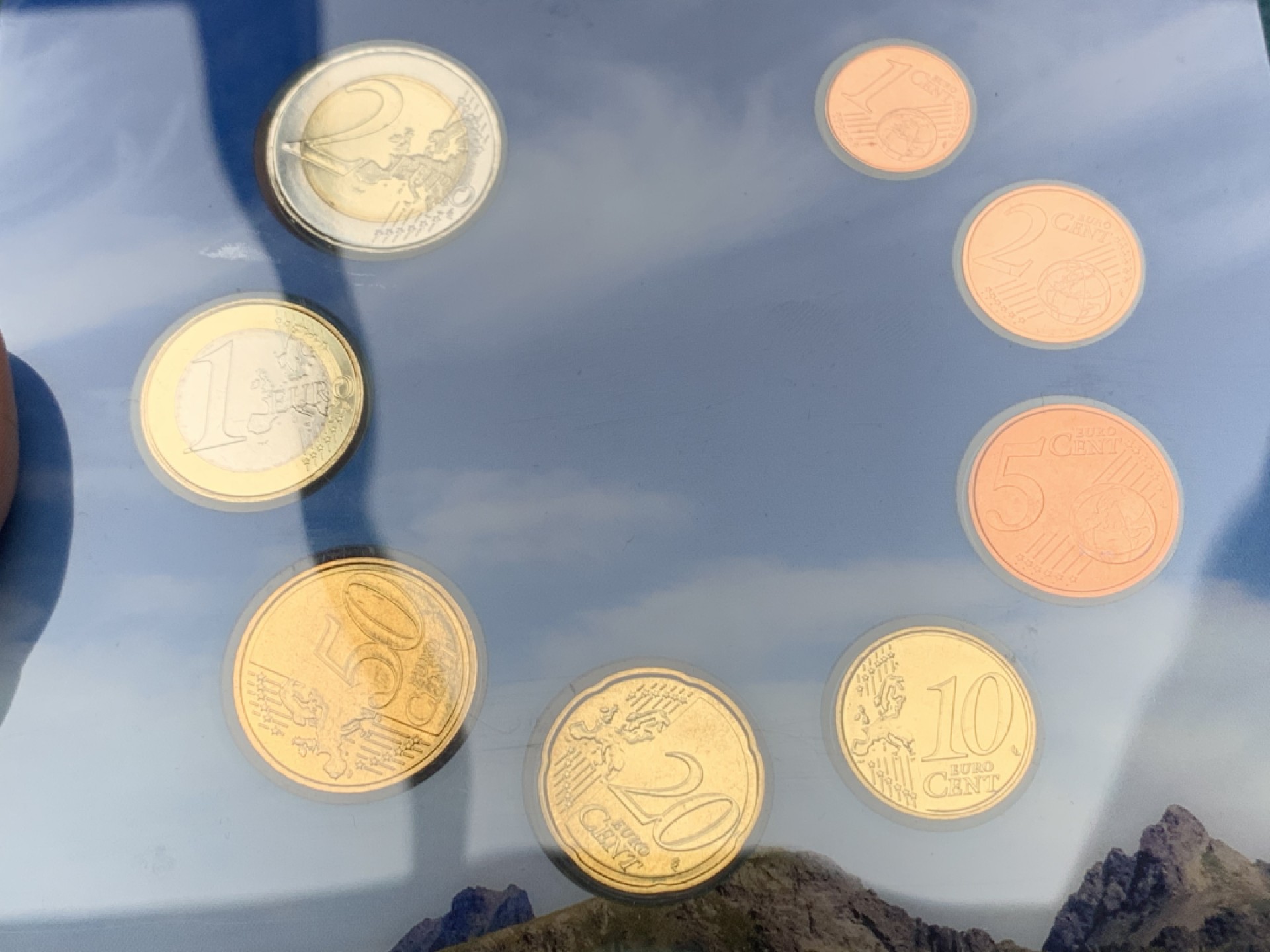 《竞宝斋》第151场-周日，周一，周四 3场 (全场包邮) 卡装 安道尔2015年 欧元不同面值八枚套 小国家欧元2014年才开始委托西班牙银行发行 欧元系列里的难点 这年份发行量4万套