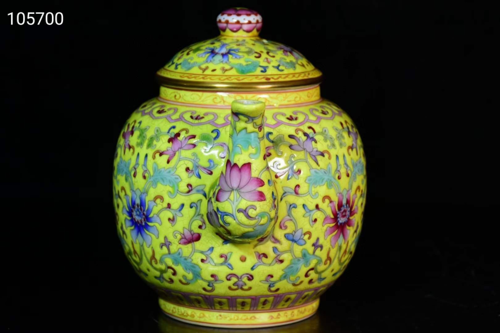 旧藏大清雍正年制松石釉珐琅彩描金茶壶