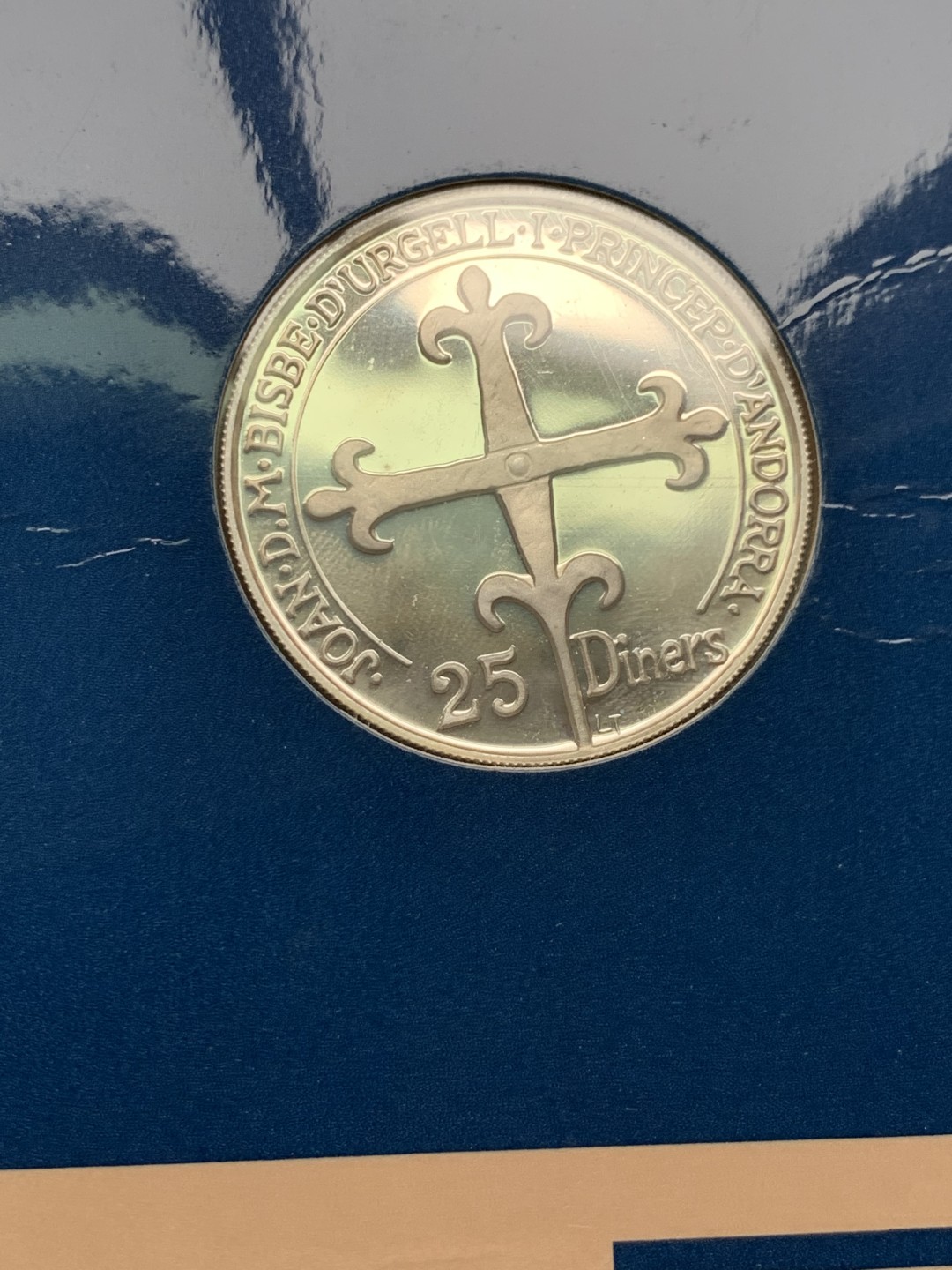 《竞宝斋》第151场-周日，周一，周四 3场 (全场包邮) 卡装 安道尔1988年 十字 25第纳尔大银币 非常稀少 发行量一万枚 20克 90%银