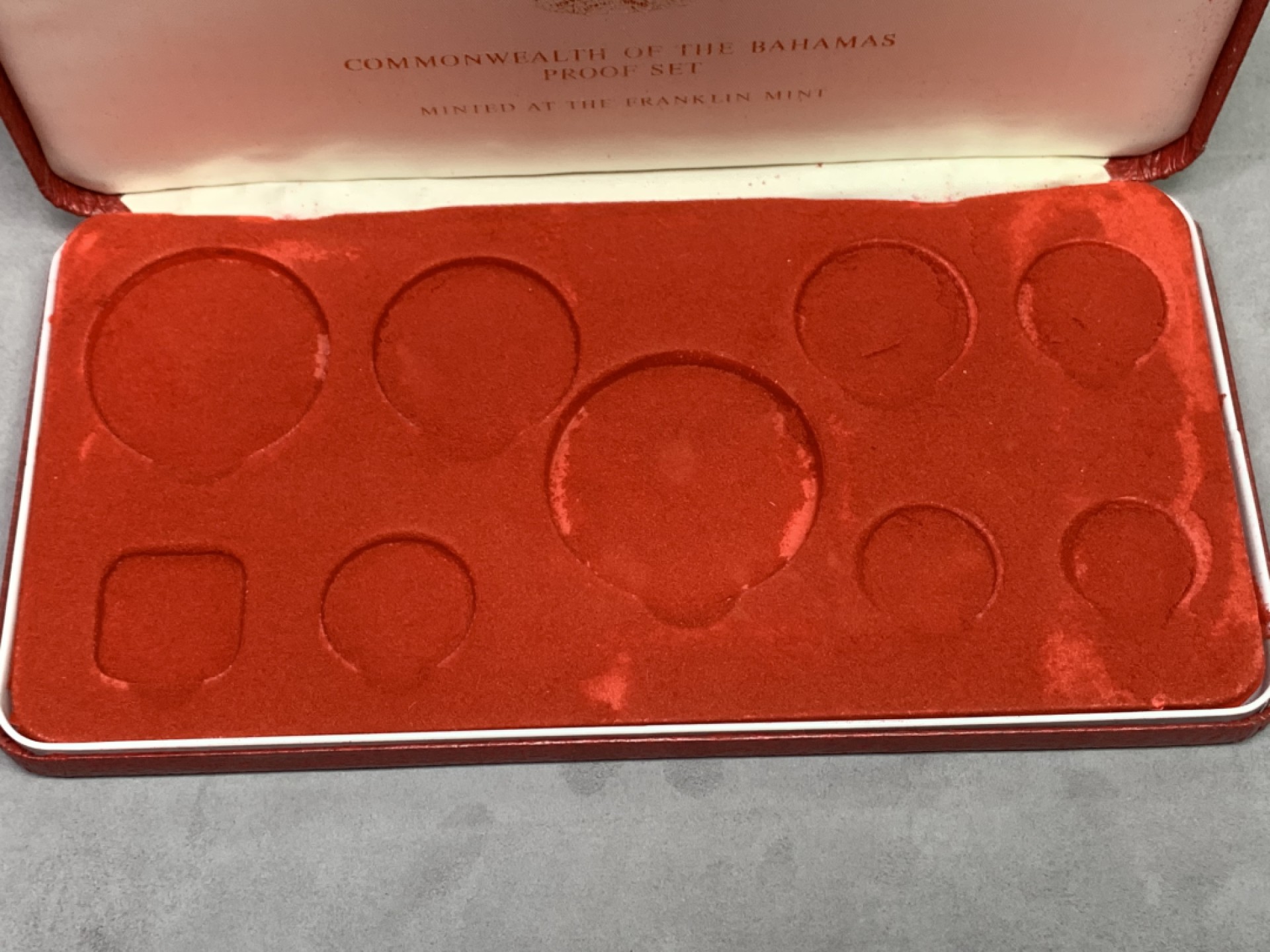 《竞宝斋》第151场-周日，周一，周四 3场 (全场包邮) 原盒 巴哈马1974年 九枚套精制币 其中50分/1元/2元/5元都是银币