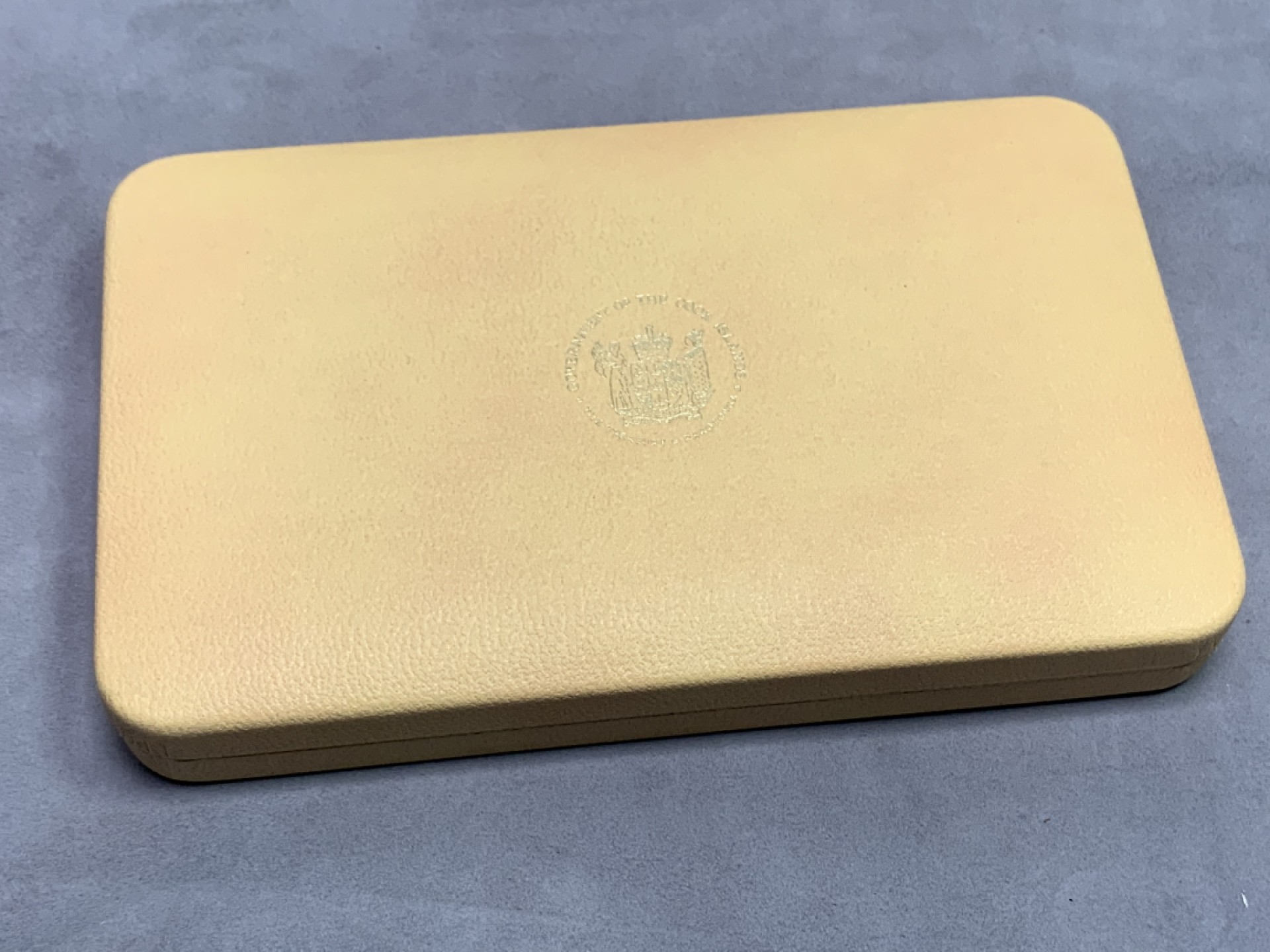 《竞宝斋》第151场-周日，周一，周四 3场 (全场包邮) 原盒 库克群岛1978年 八枚套精制币 其中最大的五元是大银币