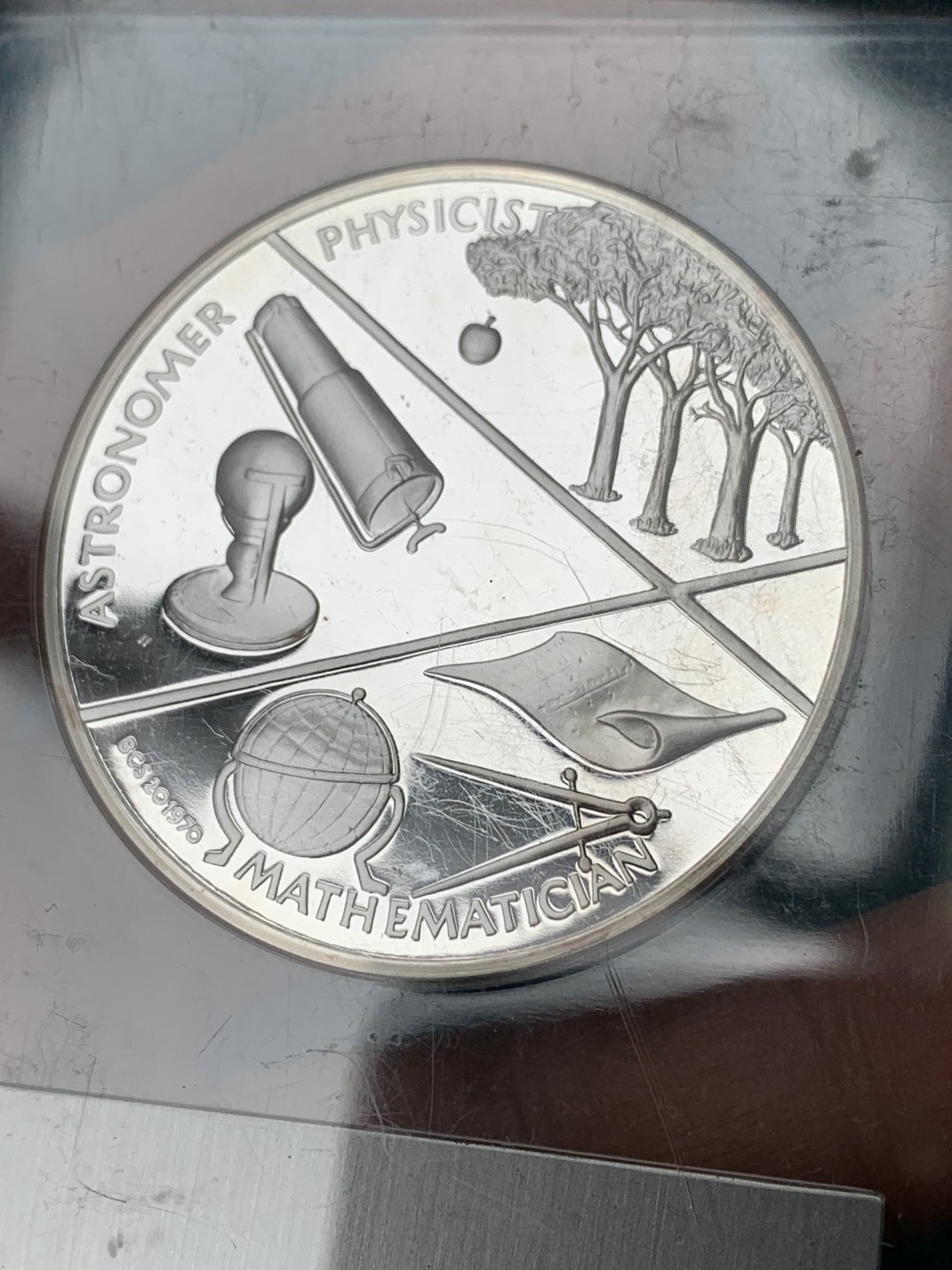 《竞宝斋》第151场-周日，周一，周四 3场 (全场包邮) 美国二十世纪著名人物纪念 牛顿 纯银银章40克