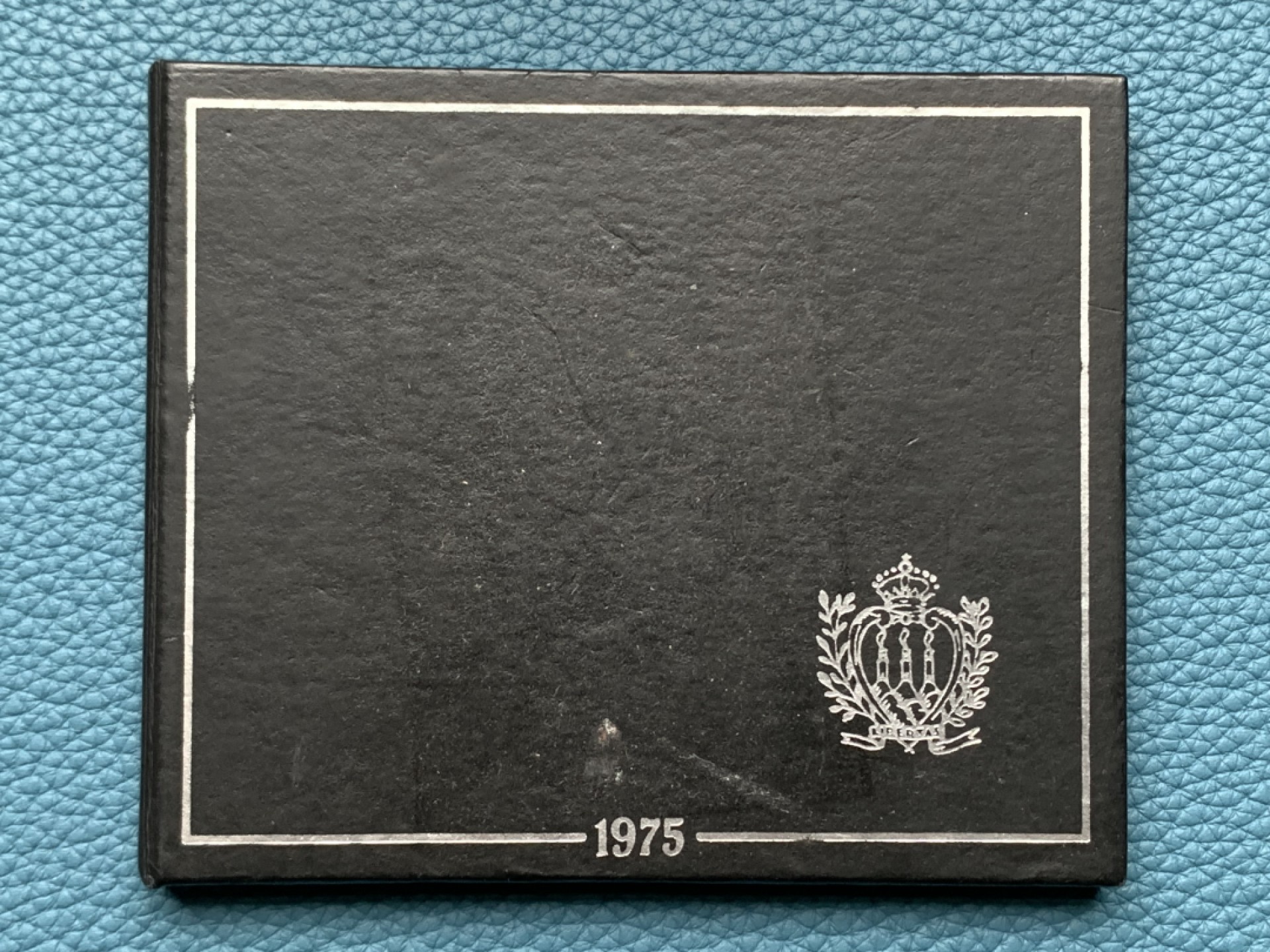 《竞宝斋》第151场-周日，周一，周四 3场 (全场包邮) 卡装 圣马力诺 1975 造币厂纪念 500里拉银币 五彩包浆