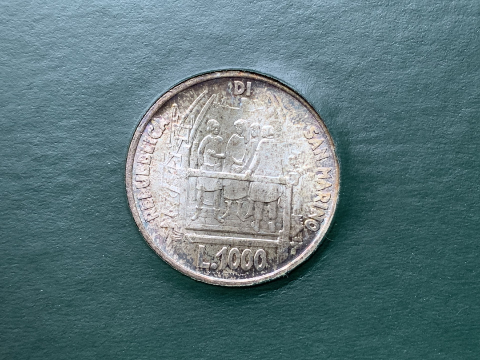 《竞宝斋》第151场-周日，周一，周四 3场 (全场包邮) 卡装 圣马力诺1977年 六百周年纪念 1000里拉银币 五彩包浆