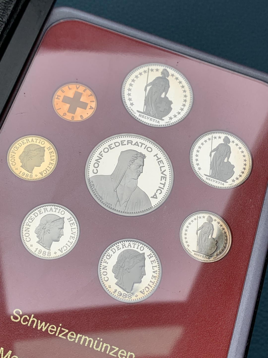 《竞宝斋》第151场-周日，周一，周四 3场 (全场包邮) 白壳红本 瑞士1988年 八枚套精制币 造币厂封装