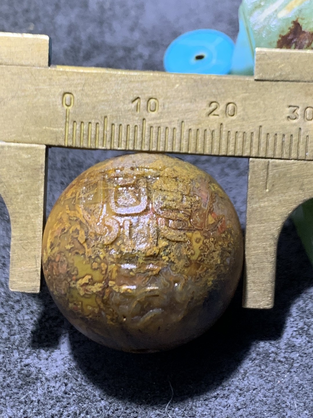 精美亚光风化草花纹战国红玛瑙手工雕刻吉祥如意大单珠一颗！