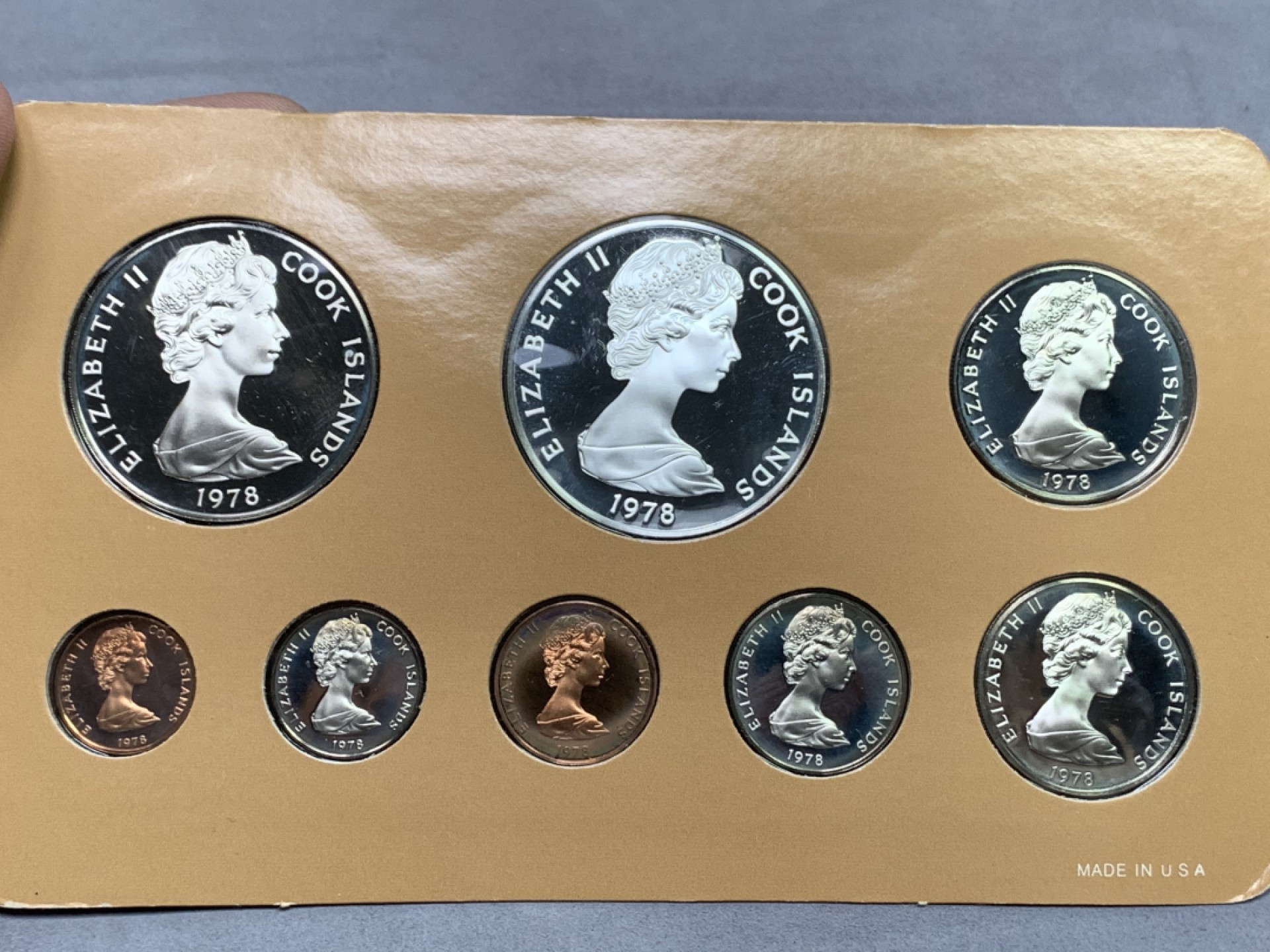 《竞宝斋》第151场-周日，周一，周四 3场 (全场包邮) 原盒 库克群岛1978年 八枚套精制币 其中最大的五元是大银币