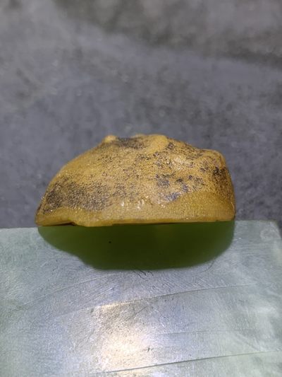 精美原皮蒙料战国红玛瑙高润度金沙料雕刻仿古龙吊坠一个 精美原皮蒙料战国红玛瑙高润度金沙料雕刻仿古龙吊坠一个