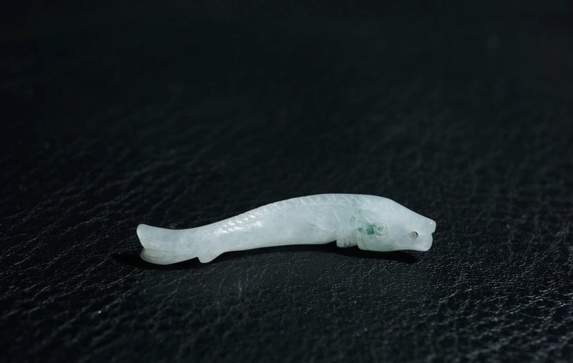 ｜冷门出品｜精选专拍·第贰拾玖场· 清老翡翠断镯改冰种玉鱼挂件