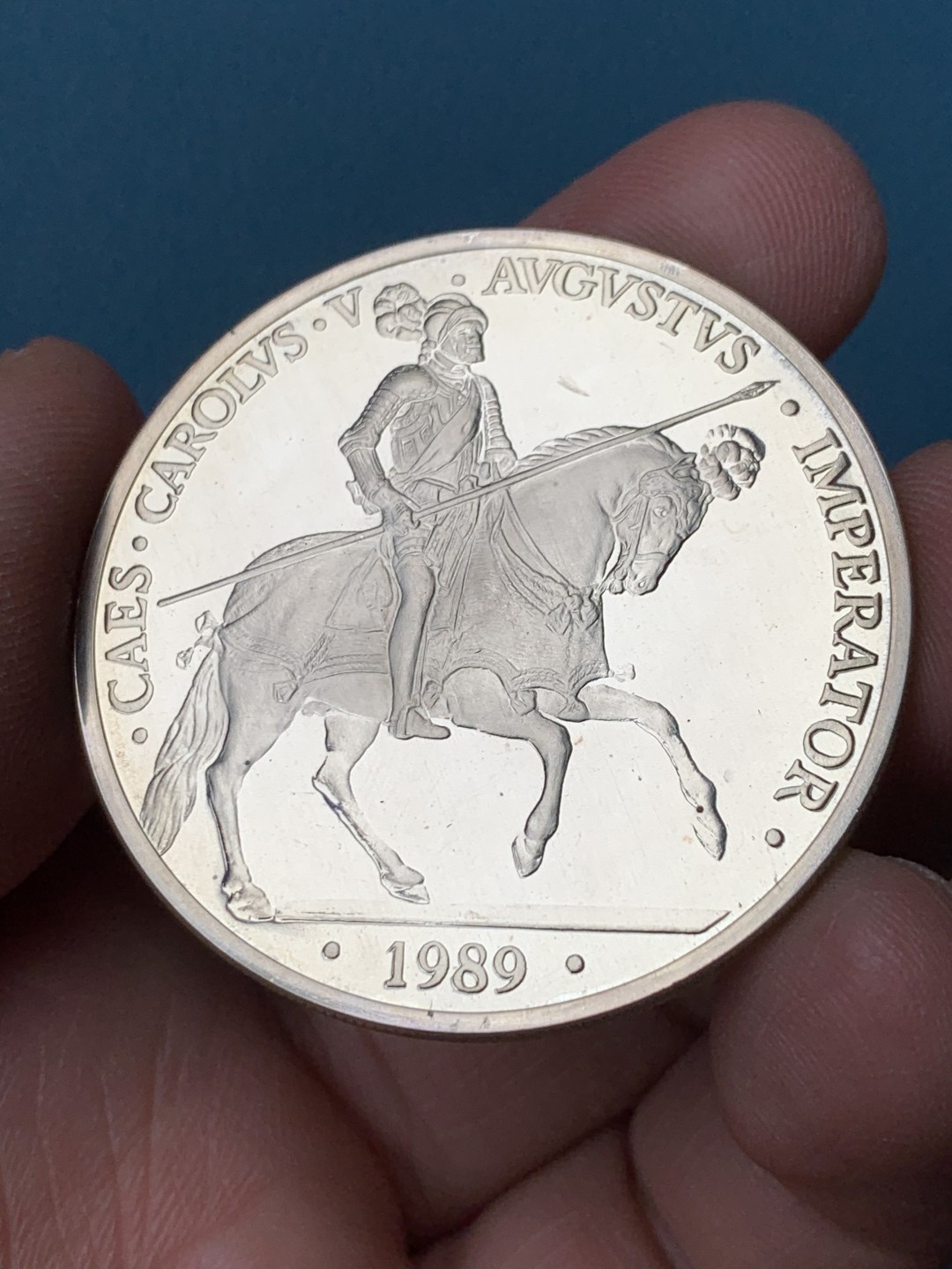 《竞宝斋》第151场-周日，周一，周四 3场 (全场包邮) 原盒证书 西班牙1989年 骑士5艾古 大银币 33.62克 92.5%银