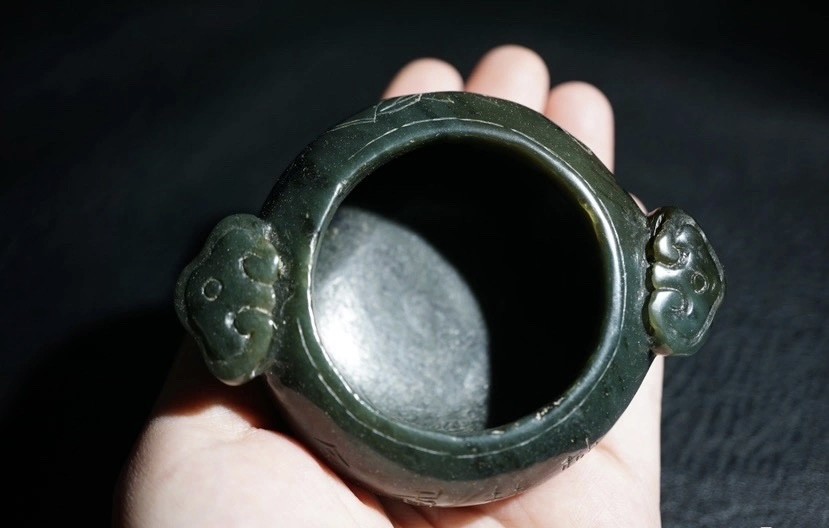 ｜冷门出品｜精选专拍·第贰拾捌场· 明清工老和田玉青玉刻花如意头玉杯文房摆件