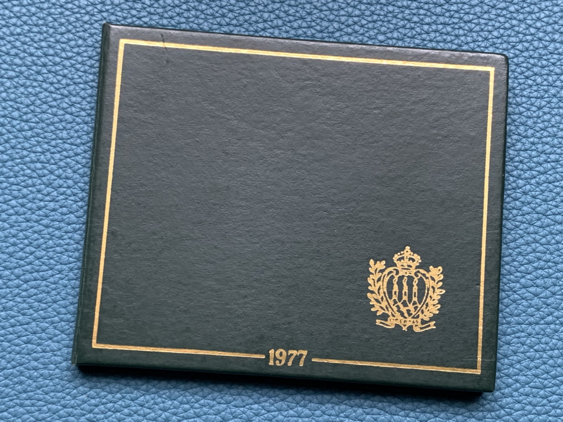 《竞宝斋》第151场-周日，周一，周四 3场 (全场包邮) 卡装 圣马力诺1977年 六百周年纪念 1000里拉银币 五彩包浆