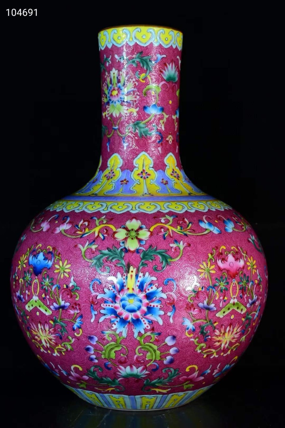 旧藏大清乾隆年制珐琅彩天球瓶- 亚太艺术品- 亚太艺术品- 麦稀奇
