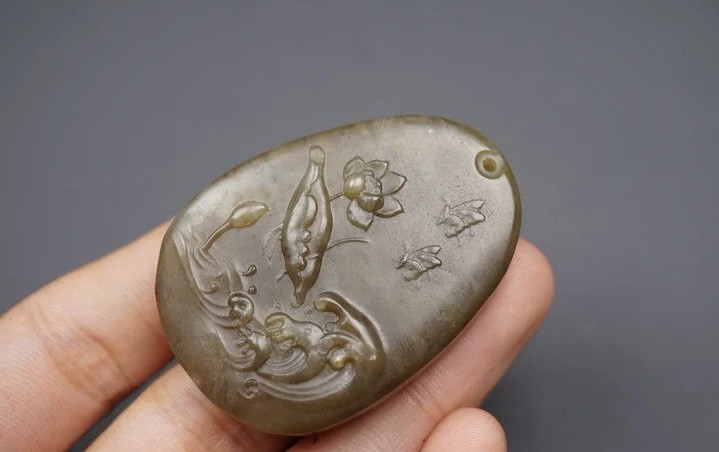｜冷门出品｜精选专拍·第贰拾捌场· 苏工和田玉 荷花玉牌挂件